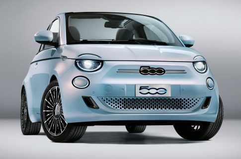 Новый Fiat 500 la Prima 2021 — с зарядным устройством