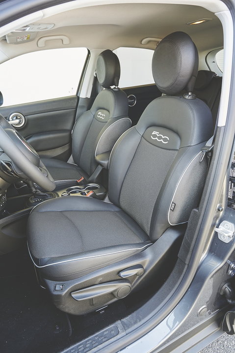 В Fiat 500x передние сиденья обеспечивают приятно высокое положение и очень хорошую видимость для водителя.