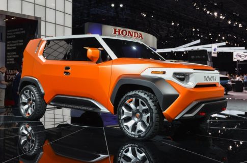 Новый внедорожник Toyota Land Cruiser для Франкфурта и Тойота дразнит гибридной концепцией C-HR