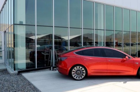 Tesla планирует начать производство Model 3 с капиталом в $1,8 млрд