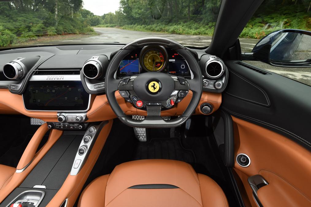 Тест-драйв Ferrari GTC4 Lusso V12 - фантастический хетчбек GT 3