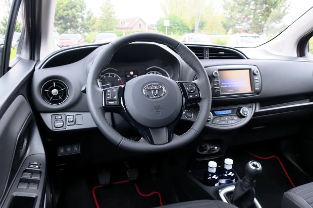 Тест драйв Toyota Yaris 2017