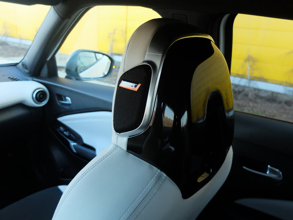 Кресла Nissan Juke 2020 со встроенными динамиками  Bose UltraNearField