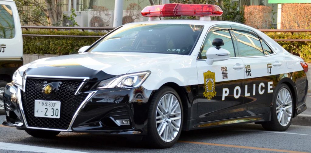 На каких автомобилях гоняет полиция Японии 1