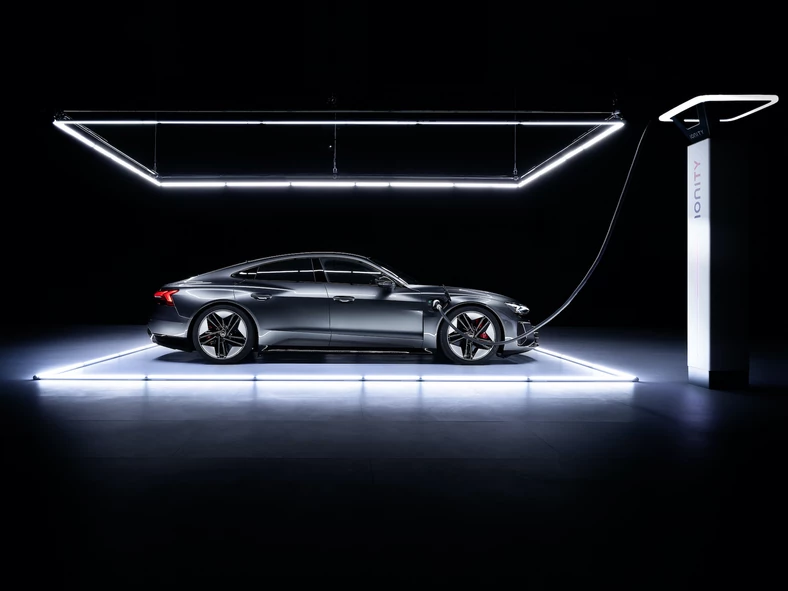 Audi e-tron GT - производит потрясающее впечатление 2