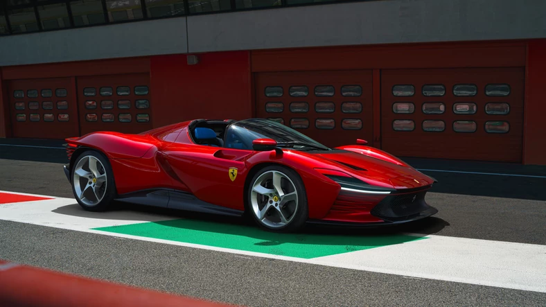 Ferrari Daytona SP3 - новая икона в линейке итальянского производителя 1